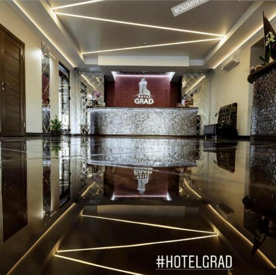 Grad Hotel Ashmyany Bagian luar foto