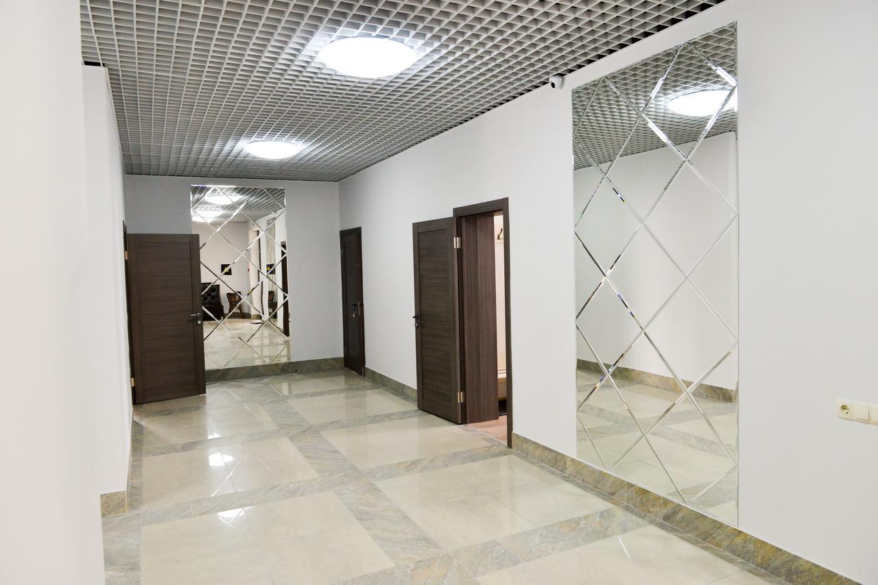 Grad Hotel Ashmyany Bagian luar foto