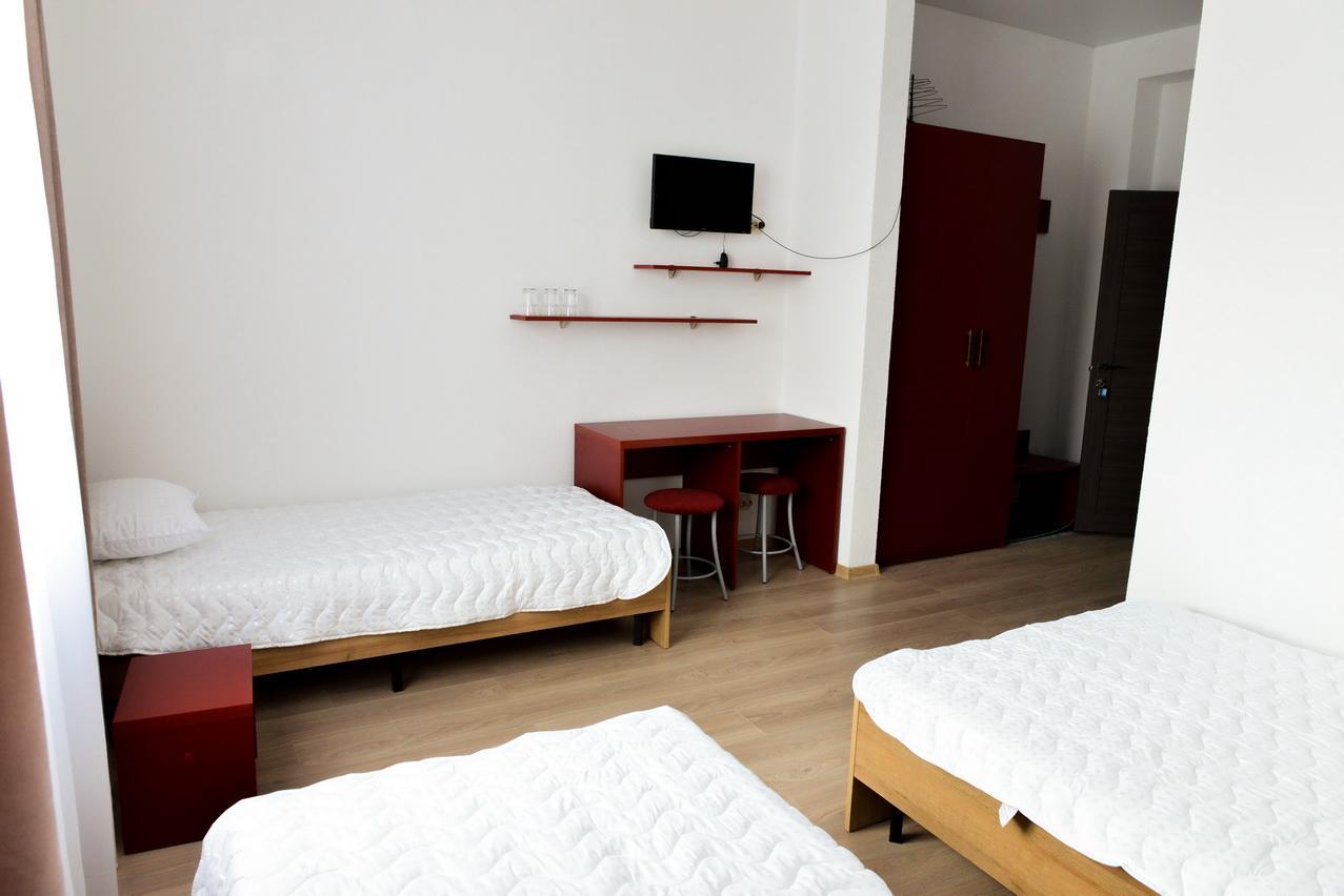 Grad Hotel Ashmyany Bagian luar foto