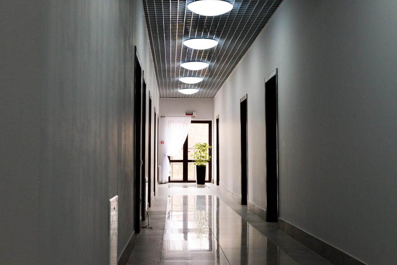Grad Hotel Ashmyany Bagian luar foto