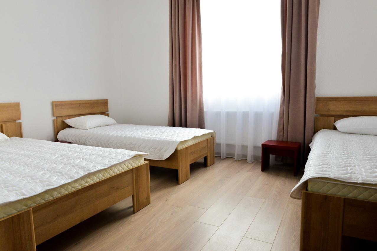 Grad Hotel Ashmyany Bagian luar foto