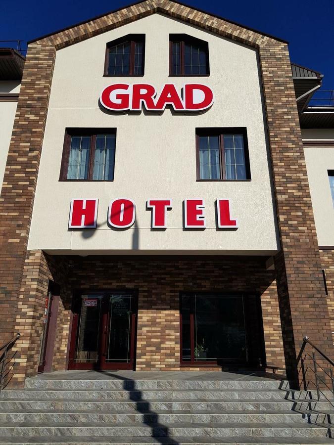 Grad Hotel Ashmyany Bagian luar foto